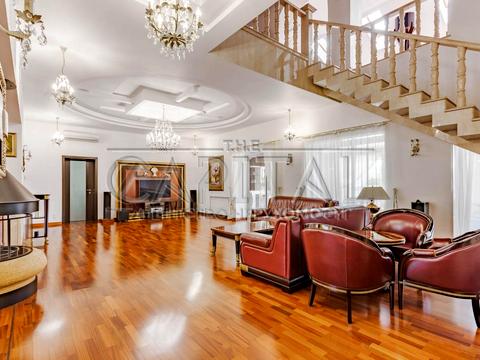 будинок за адресою смт. Козин, Лугова вул.