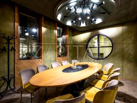 комерційна за адресою Софіївська вул., 12