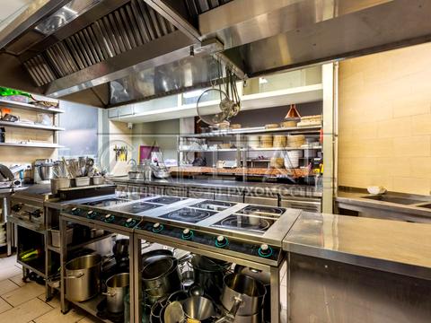 комерційна за адресою Софіївська вул., 12