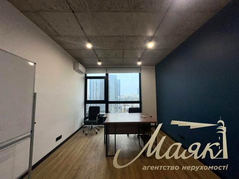 комерційна за адресою Джона Маккейна вул. (Івана Кудрі), 40