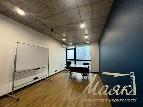 комерційна за адресою Джона Маккейна вул. (Івана Кудрі), 40