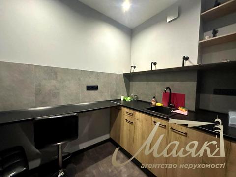 комерційна за адресою Джона Маккейна вул. (Івана Кудрі), 40