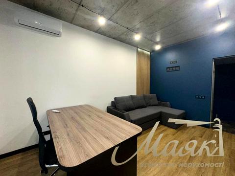 комерційна за адресою Джона Маккейна вул. (Івана Кудрі), 40