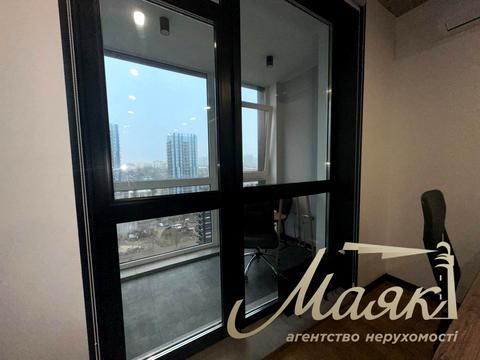 комерційна за адресою Джона Маккейна вул. (Івана Кудрі), 40