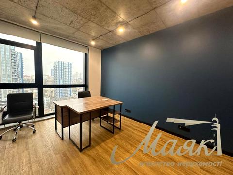 комерційна за адресою Джона Маккейна вул. (Івана Кудрі), 40