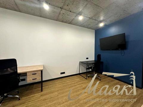 комерційна за адресою Джона Маккейна вул. (Івана Кудрі), 40