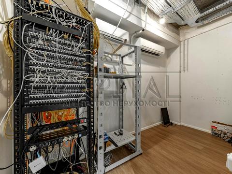 комерційна за адресою Євгена Коновальця вул. (Щорса), 36