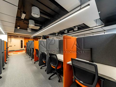 комерційна за адресою Євгена Коновальця вул. (Щорса), 36