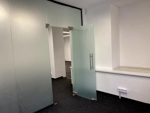 комерційна за адресою Володимирська вул., 10