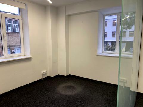 комерційна за адресою Володимирська вул., 10