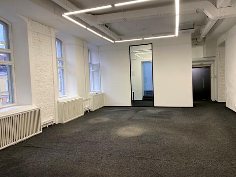 комерційна за адресою Володимирська вул., 10