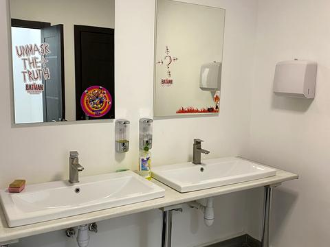 комерційна за адресою Володимирська вул., 10