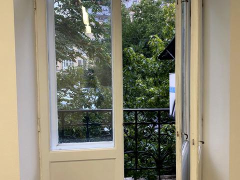 комерційна за адресою Володимирська вул., 10