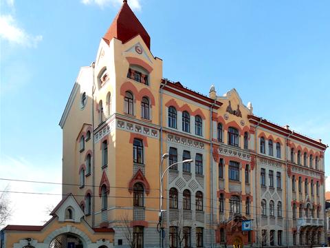 комерційна за адресою Володимирська вул., 10