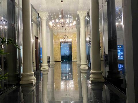 комерційна за адресою Володимирська вул., 10