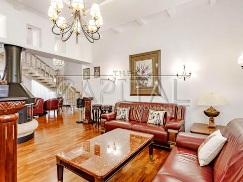 будинок за адресою смт. Козин, Лугова вул.