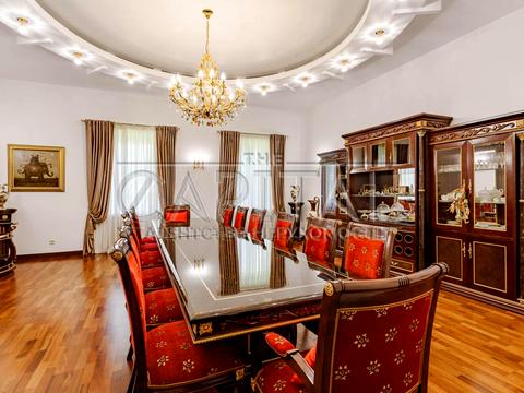 будинок за адресою смт. Козин, Лугова вул.