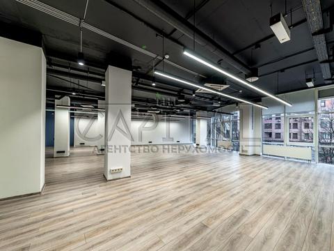 комерційна за адресою Євгена Коновальця вул. (Щорса), 36-В