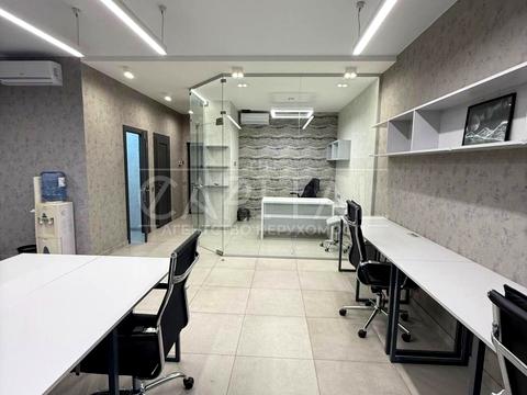 комерційна за адресою Жилянська вул., 68