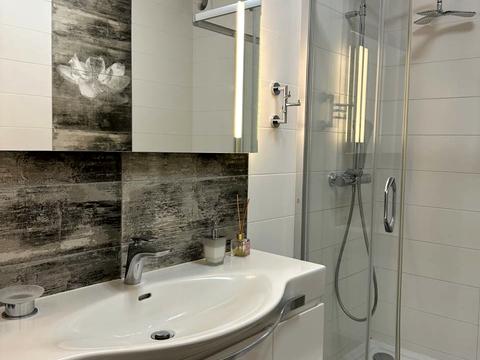 квартира за адресою Земельна вул., 5