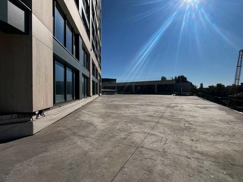 комерційна за адресою Набережна Перемоги вул., 7