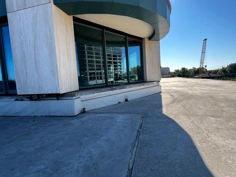 комерційна за адресою Набережна Перемоги вул., 7