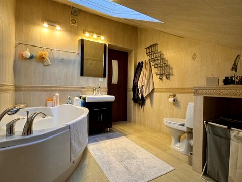 будинок за адресою с. Давидів, Сонячна вул.