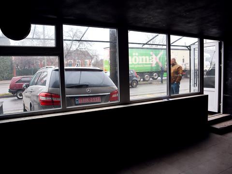 комерційна за адресою Кам'янецька, 184