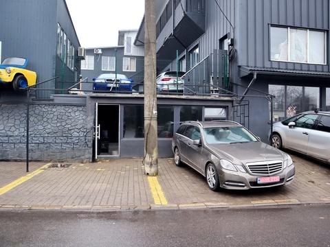 комерційна за адресою Кам'янецька, 184