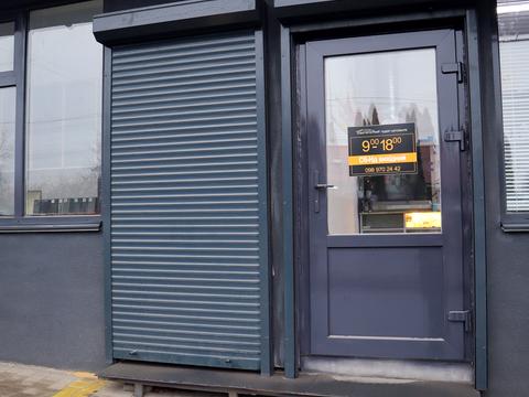 комерційна за адресою Кам'янецька вул., 184