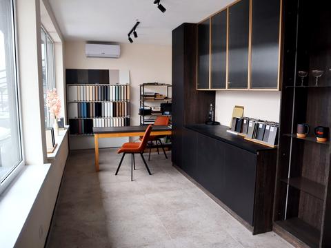 комерційна за адресою Кам'янецька вул., 184