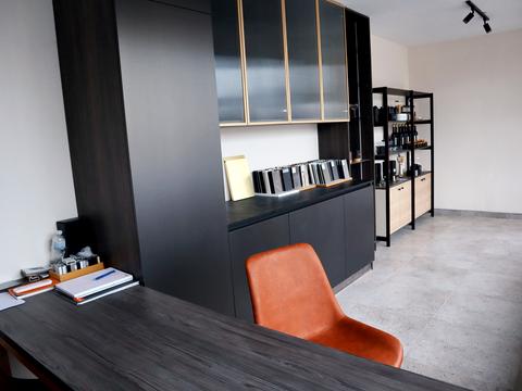 комерційна за адресою Кам'янецька вул., 184