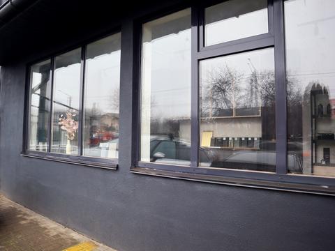 комерційна за адресою Кам'янецька вул., 184