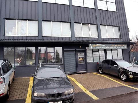 комерційна за адресою Кам'янецька вул., 184