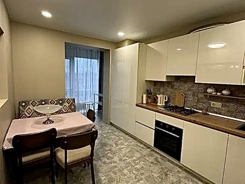 квартира за адресою Василя Вишиваного вул., 42-А