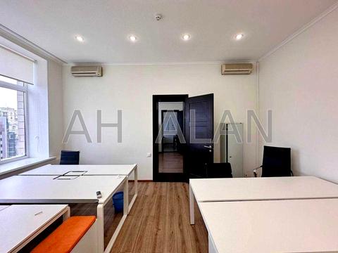 комерційна за адресою Хрещатик вул. (Kreschatic), 7/11