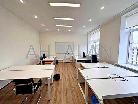 комерційна за адресою Хрещатик вул. (Kreschatic), 7/11