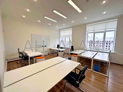 комерційна за адресою Хрещатик вул. (Kreschatic), 7/11