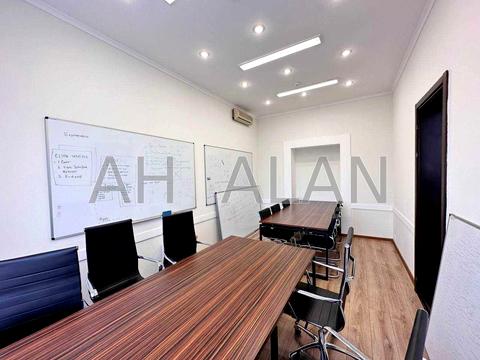 комерційна за адресою Хрещатик вул. (Kreschatic), 7/11