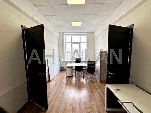 комерційна за адресою Хрещатик вул. (Kreschatic), 7/11