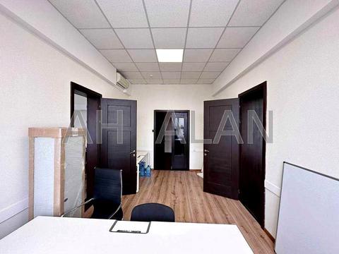 комерційна за адресою Хрещатик вул. (Kreschatic), 7/11