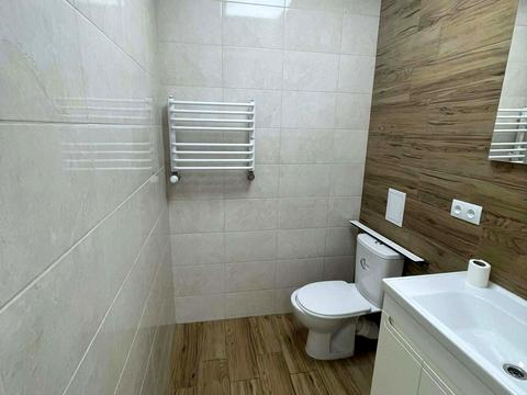 комерційна за адресою Галицька вул., 7-Д