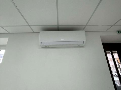 комерційна за адресою Галицька вул., 7-Д