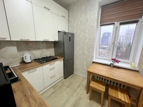 квартира за адресою Євгена Коновальця вул. (Щорса), 18