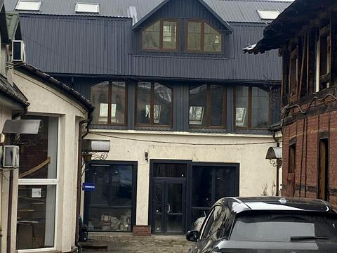 комерційна за адресою Львів, Богдана Хмельницького  вул., 121