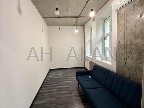 комерційна за адресою Воздвиженська вул., 45