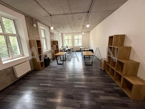 комерційна за адресою Воздвиженська вул., 45