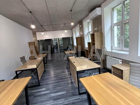 комерційна за адресою Воздвиженська вул., 45