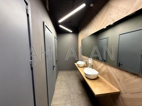 комерційна за адресою Воздвиженська вул., 45