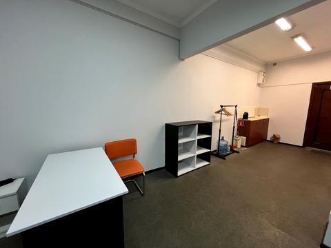 комерційна за адресою Подільська вул., 25